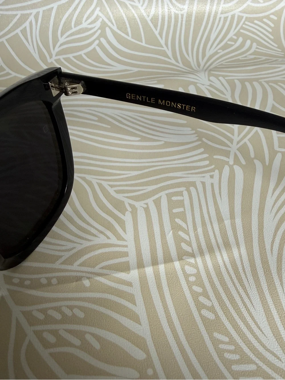 Gentle Monster Frida Black Square Sunglasses w/ Original Pouch